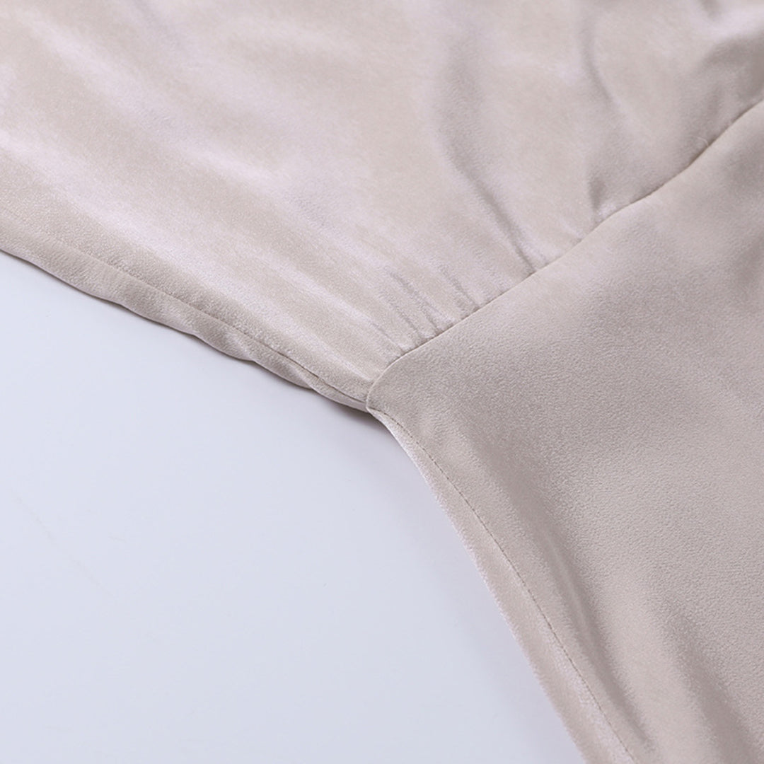Noiré – Elegancka sukienka maxi z głębokim rozcięciem