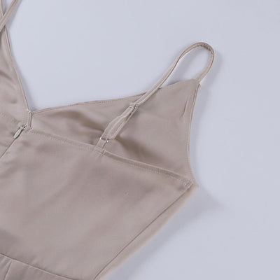 Noiré – Elegancka sukienka maxi z głębokim rozcięciem