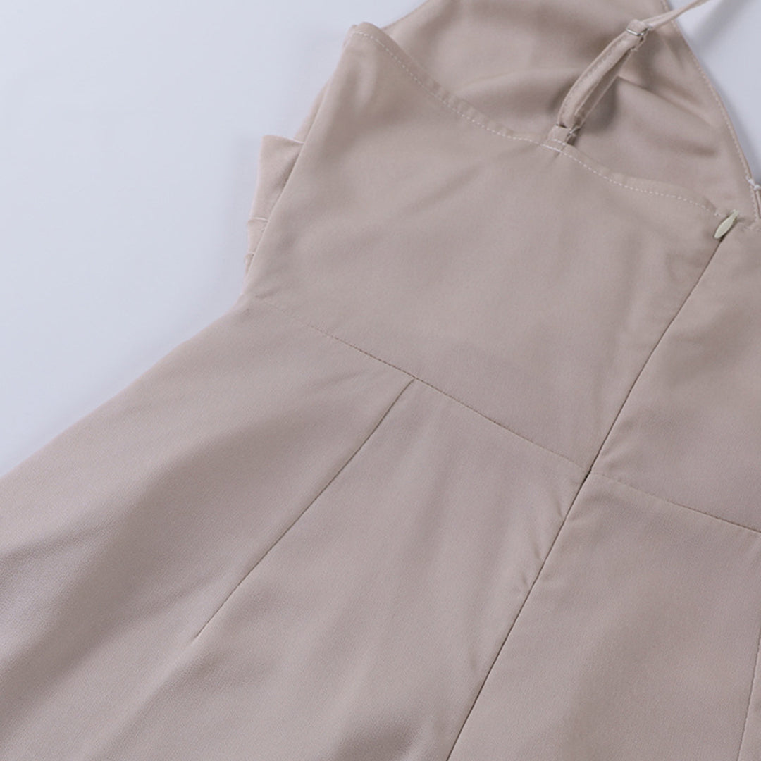Noiré – Elegancka sukienka maxi z głębokim rozcięciem