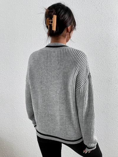 Rina Sweater – Dziewczęcy akcent w codziennej stylizacji