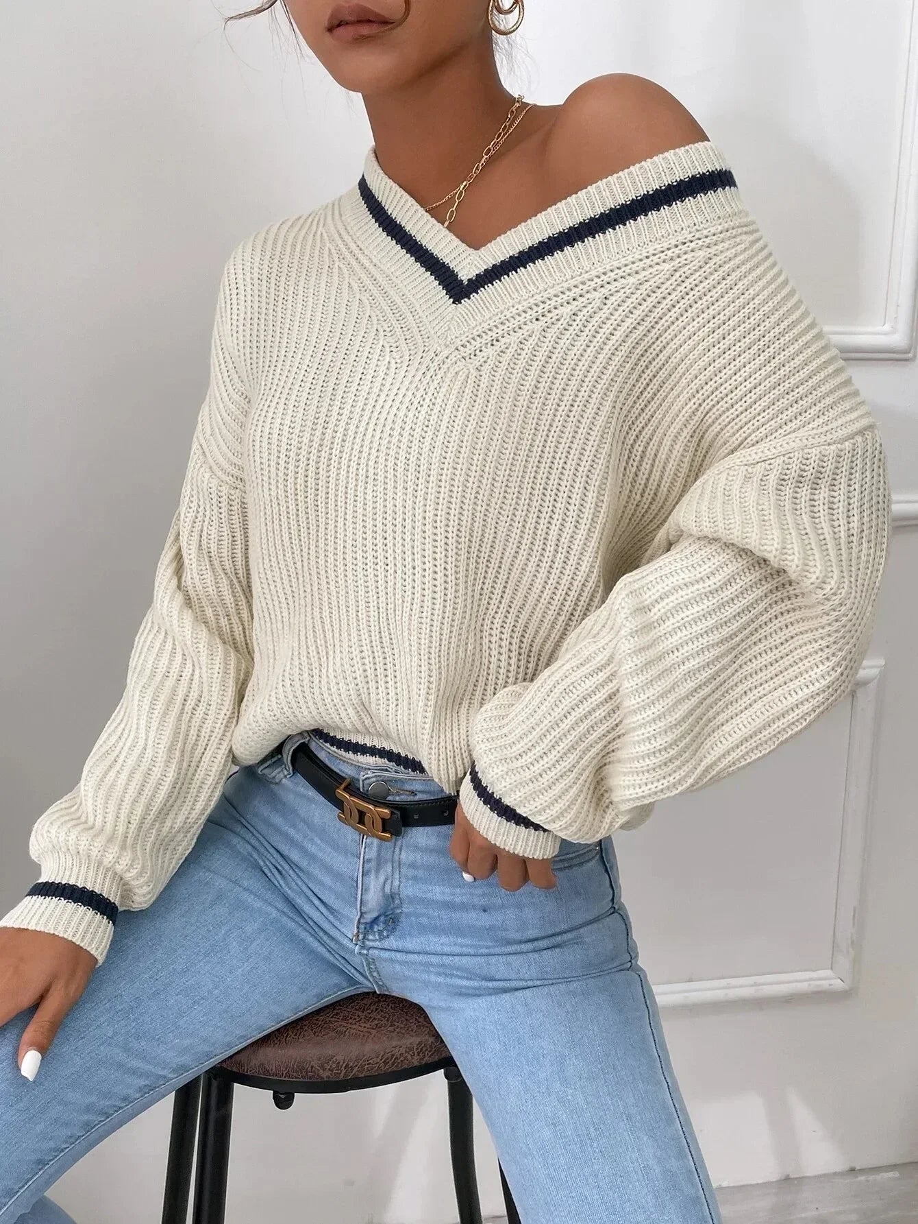 Rina Sweater – Dziewczęcy akcent w codziennej stylizacji