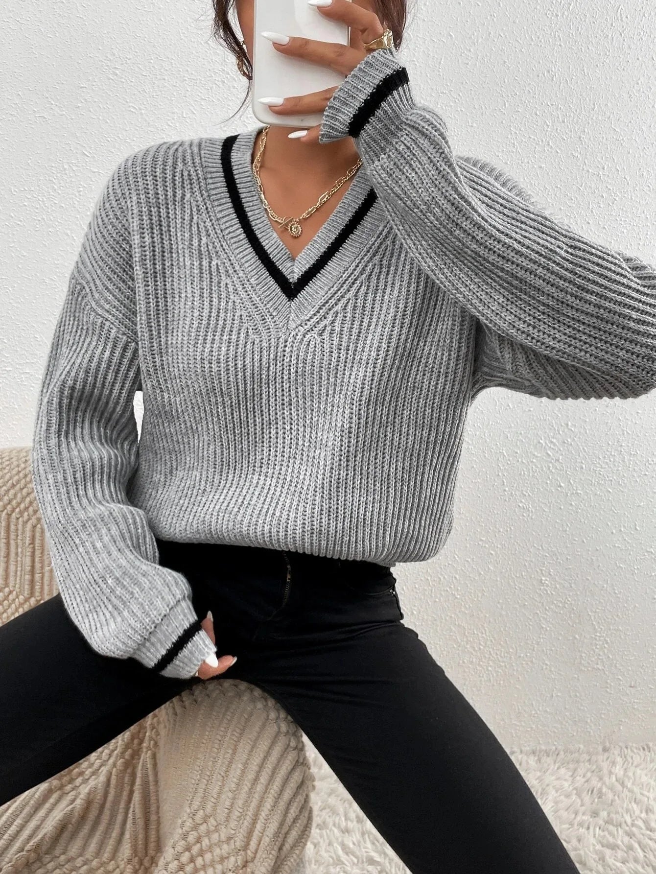 Rina Sweater – Dziewczęcy akcent w codziennej stylizacji
