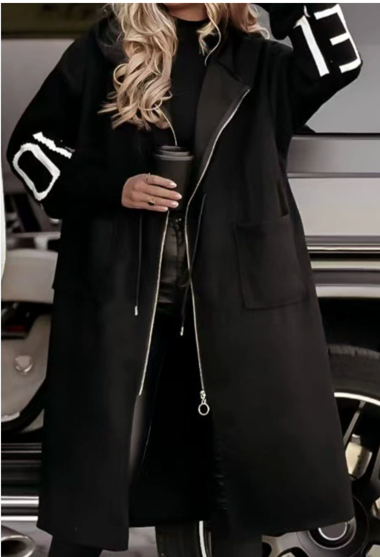 Vera – Długa kremowa kurtka z dzianinowymi rękawami