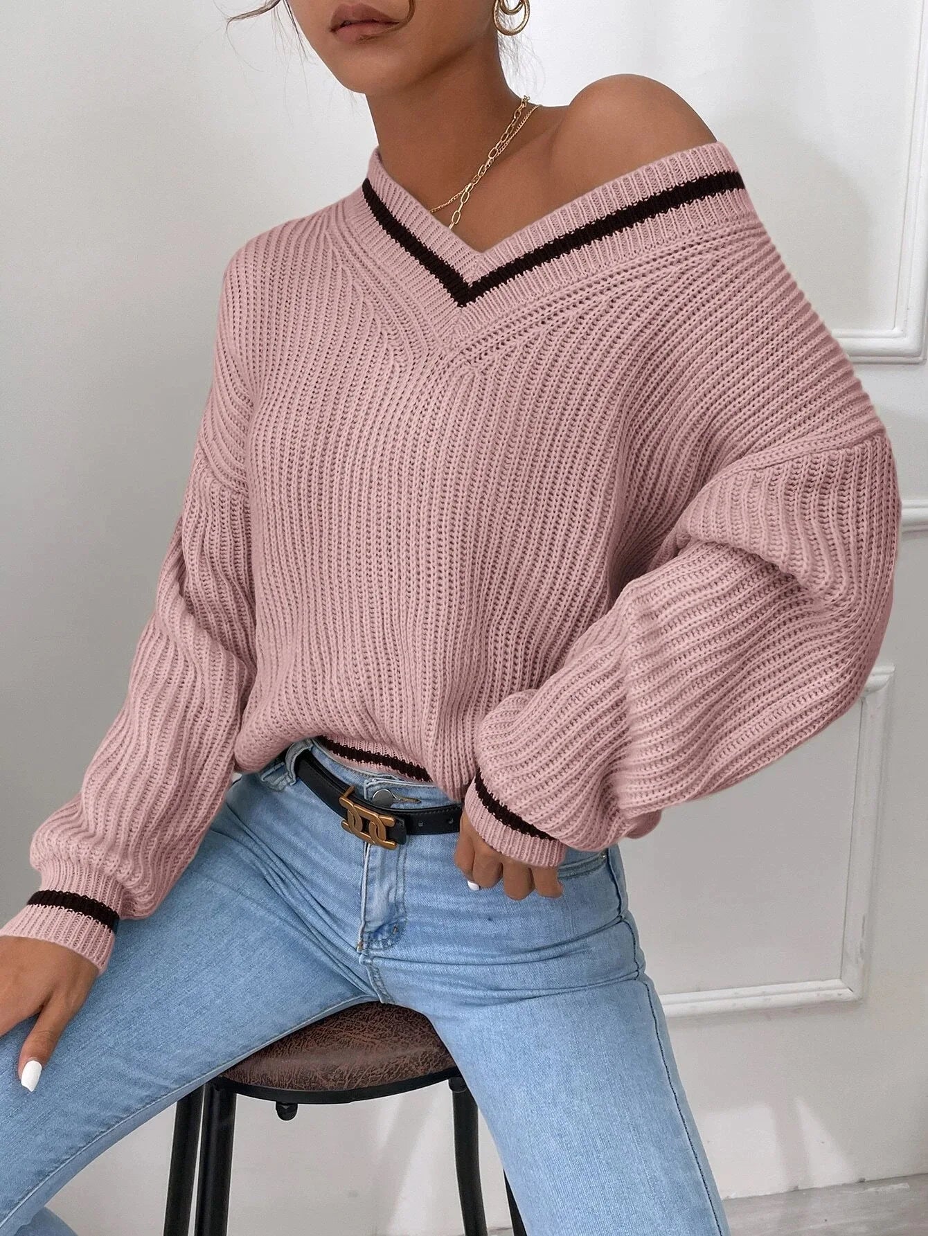 Rina Sweater – Dziewczęcy akcent w codziennej stylizacji
