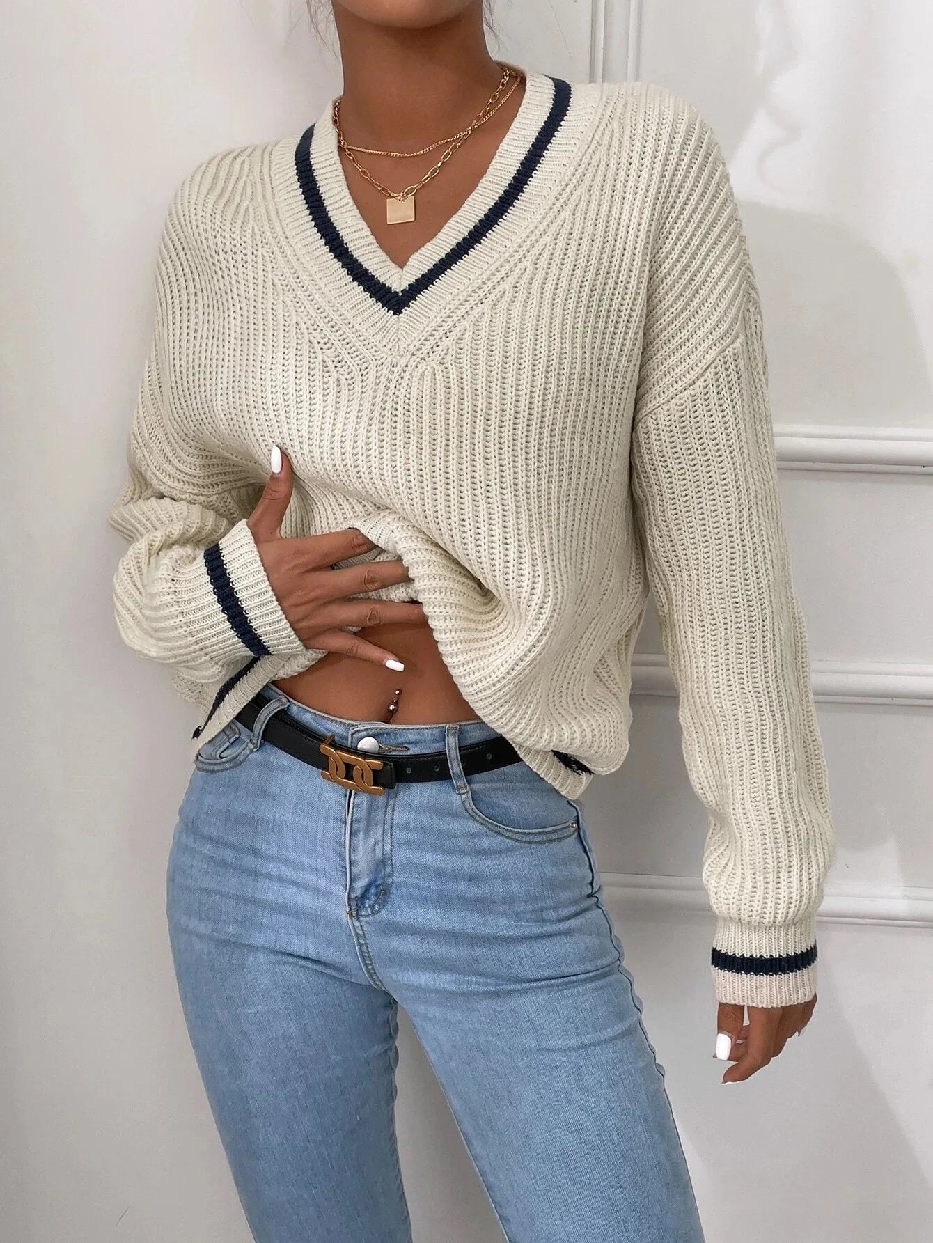 Rina Sweater – Dziewczęcy akcent w codziennej stylizacji