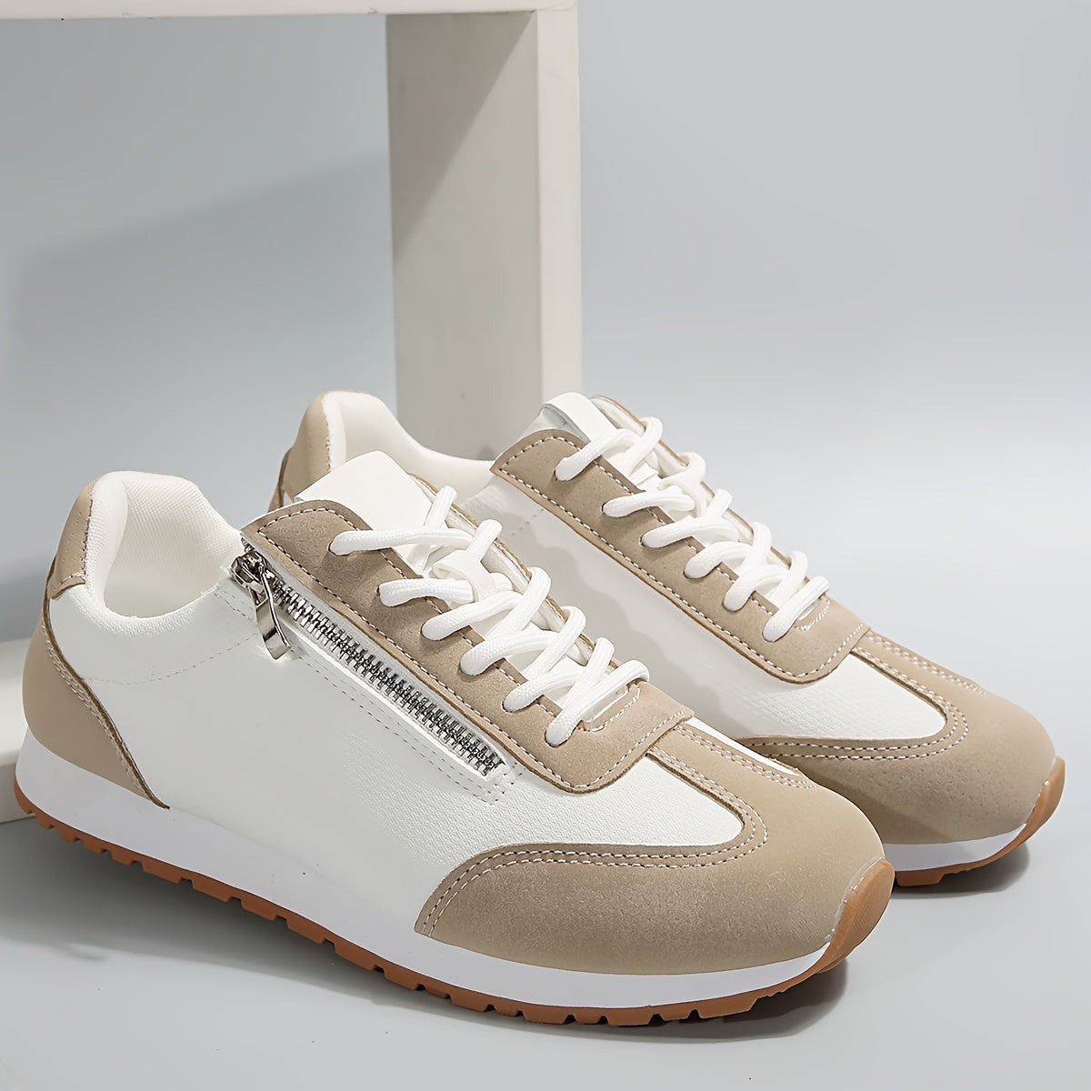 Beżowo-białe sneakersy Siena – klasyka z nutą elegancji